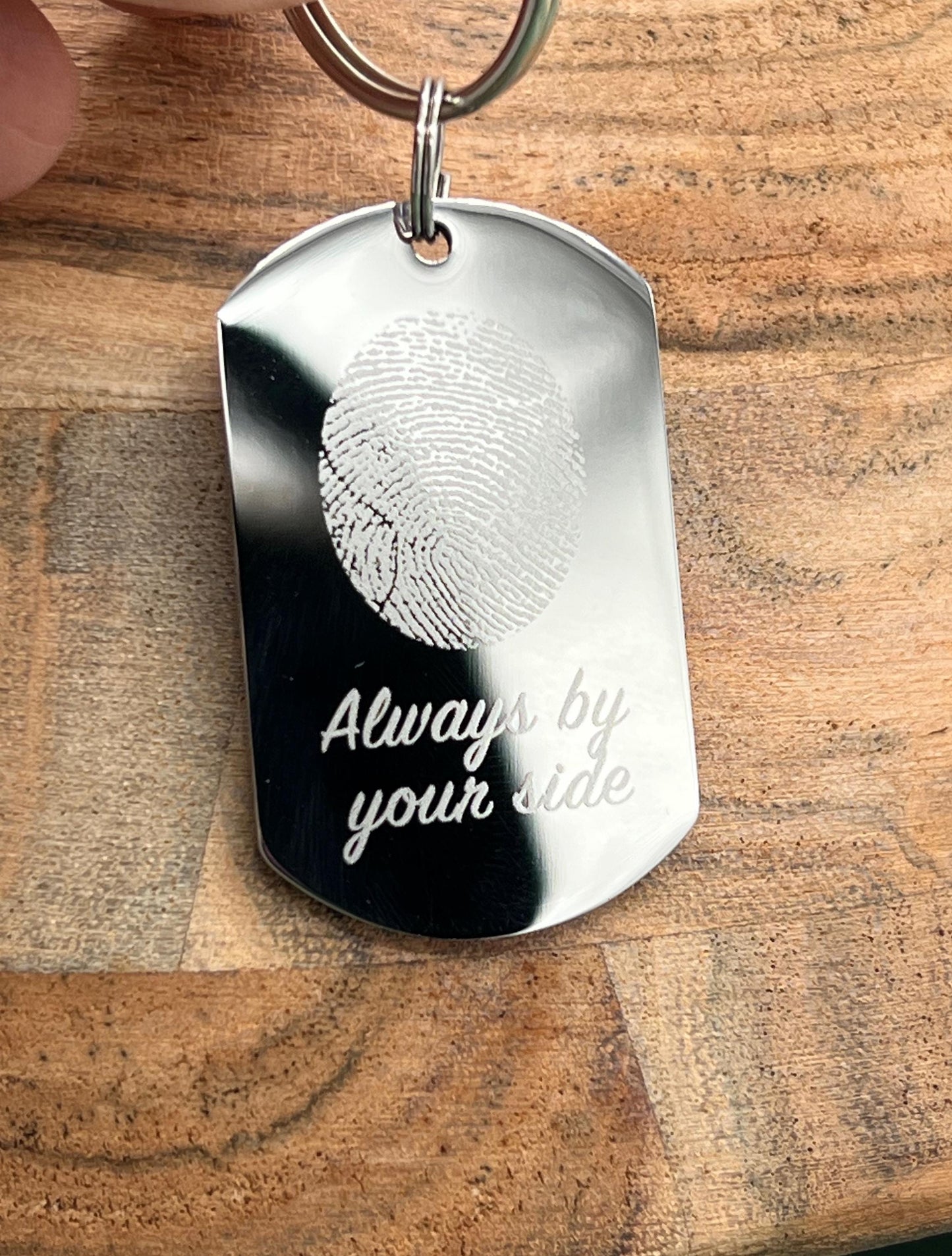 Engraved Fingerprint Dog Tag Keychain – Personalized Memorial Keepsake for Dad, Mom, Family